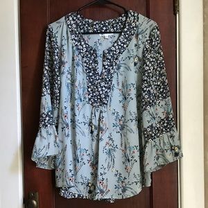 Floral bell sleeved blouse
